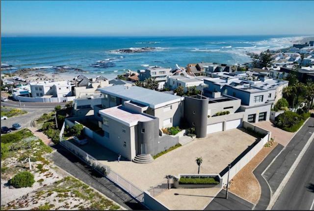 Small Bay Beach Suites Cape Town Dış mekan fotoğraf